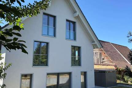 Haus Ebringen - 8 Zimmer, 201 m&sup2;, 1.195.000&euro; | Angebot:23475595