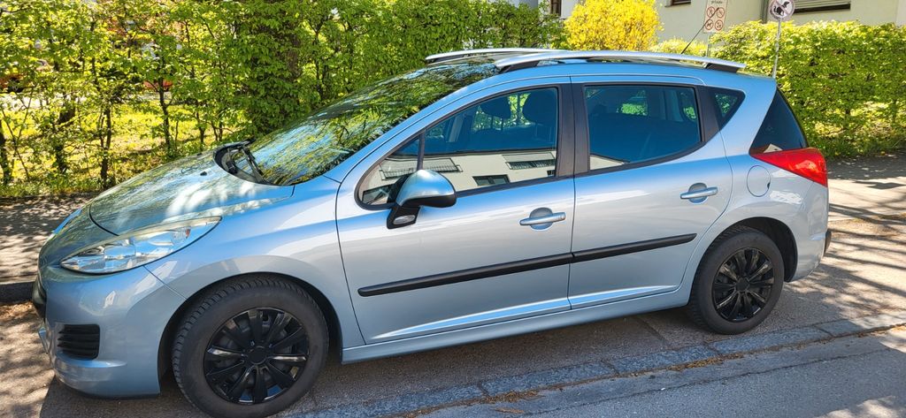 Peugeot 207 117.000 km 2.490 &euro; München 80997