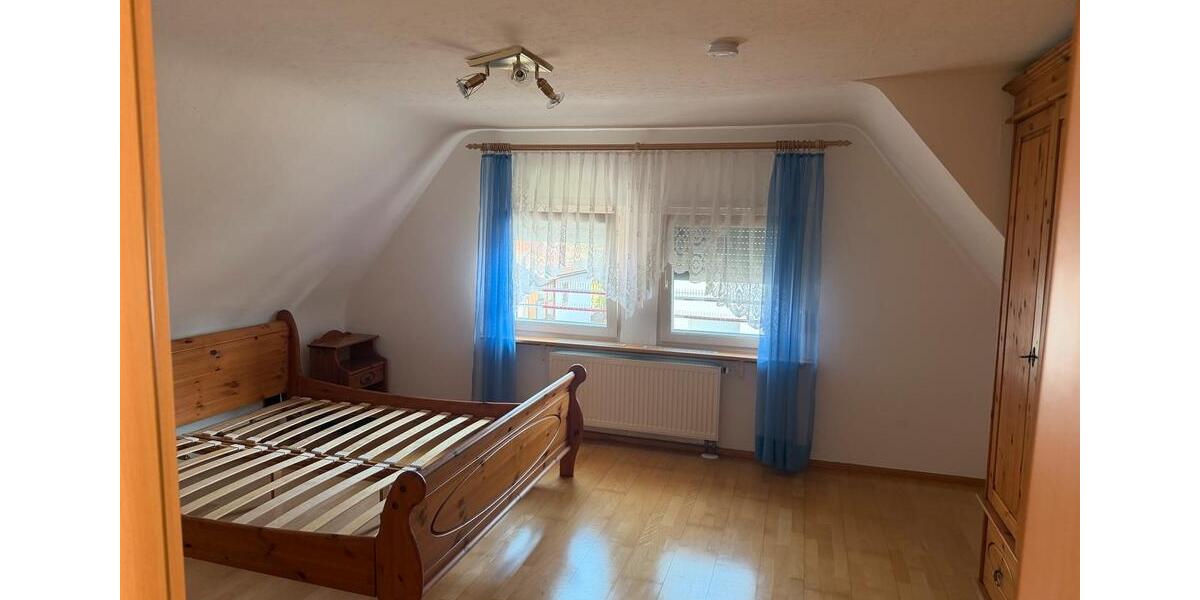 Dachgeschoßwohnung Friesenheim - 3 Zimmer, 80 m&sup2;, 950&euro; | Angebot:25457015