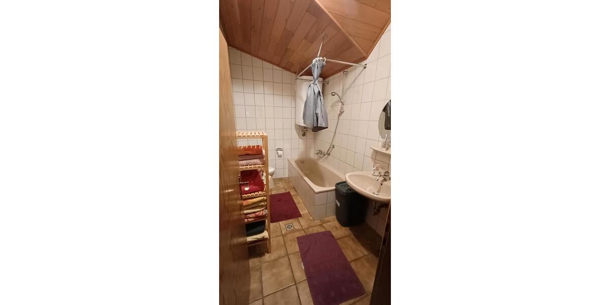 Dachgeschoßwohnung Bettenfeld - 3 Zimmer, 100 m&sup2;, 490&euro; | Angebot:26384581