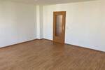 Geräumige 3-Raum-Wohnung im Altbau mit Wanne und Balkon sucht neue Bewohner.