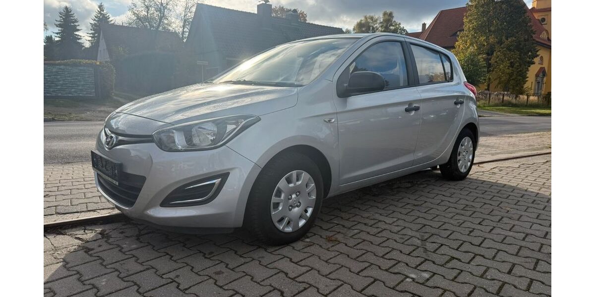 Hyundai i20 23.977 km 7.999 &euro; Niederlehme 15713