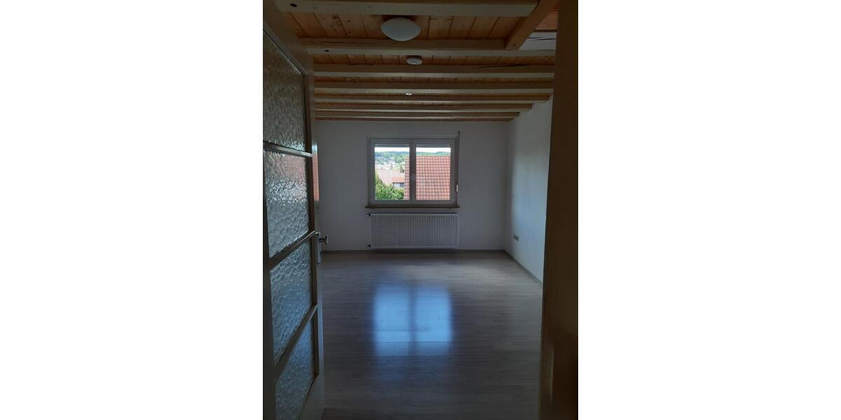 Dachgeschoßwohnung Tauberbischofsheim - 2.5 Zimmer, 65 m&sup2;, 600&euro; | Angebot:25237161