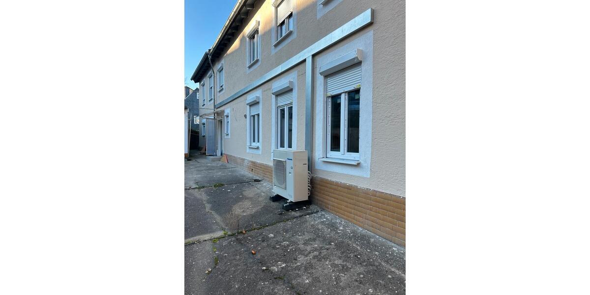 Kernsaniertes Haus mit 140 m² und 2 Stellplätzen zu vermieten 6 zimmer