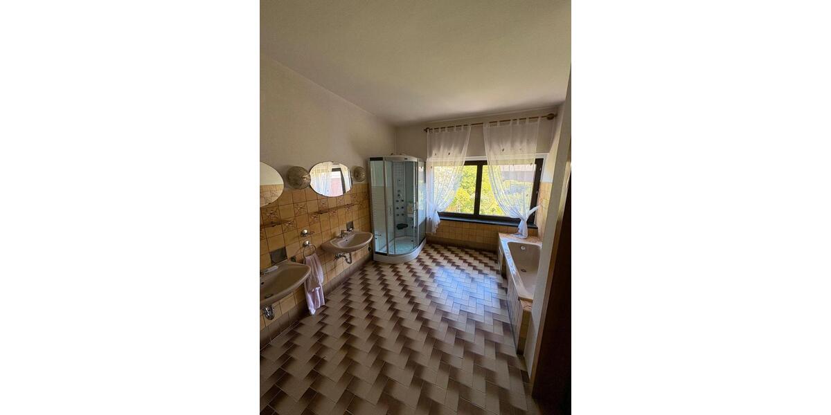 Reihenhaus Reichenbach im Vogtland - 6 Zimmer, 140 m&sup2;, 130.000&euro; | Angebot:25418602