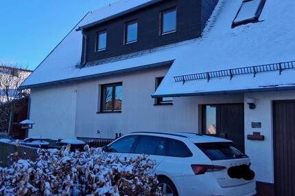 Zweifamilienhaus mit Doppelgarage, Garten, Hütte, Gewächshaus 10 zimmer