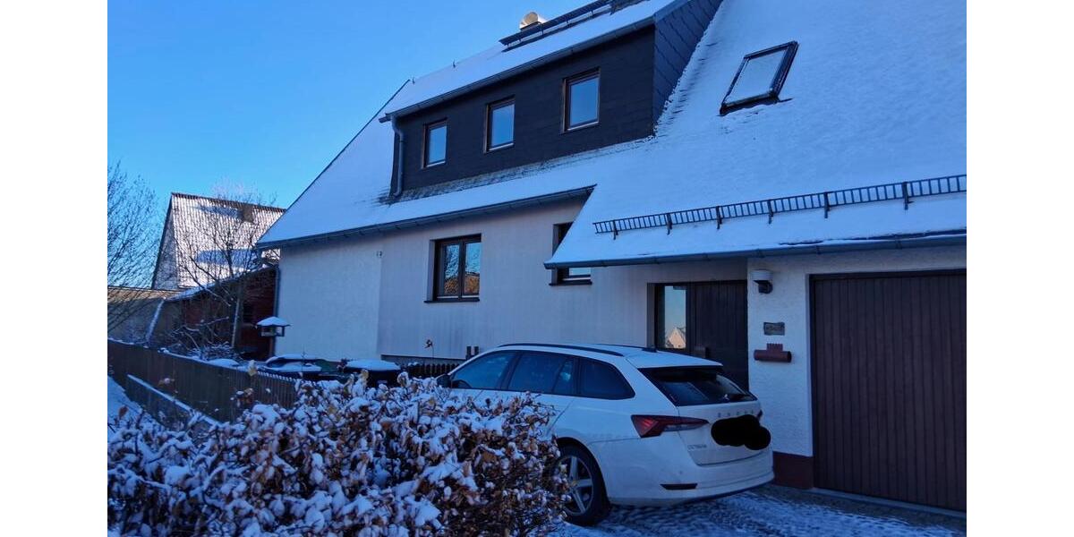 Zweifamilienhaus mit Doppelgarage, Garten, Hütte, Gewächshaus 10 zimmer