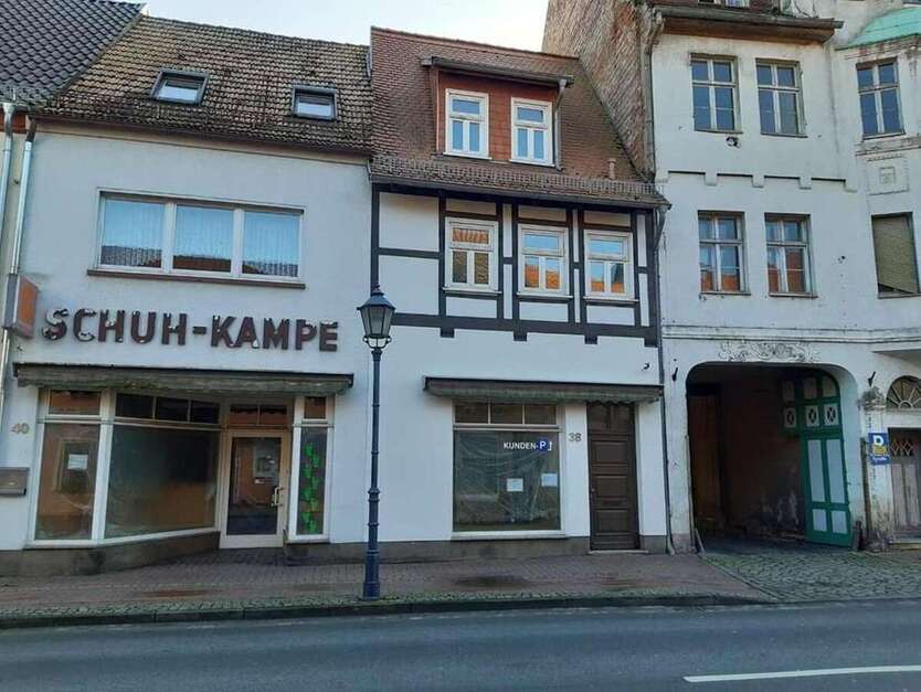 Haus zum Kaufen in Gardelegen 250.000 € 300 m² 2 zimmer
