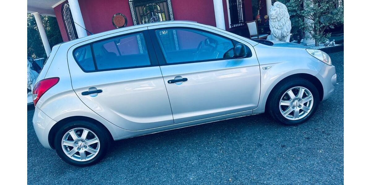 Hyundai i20 108.000 km 2.299 &euro; Gotha 99867