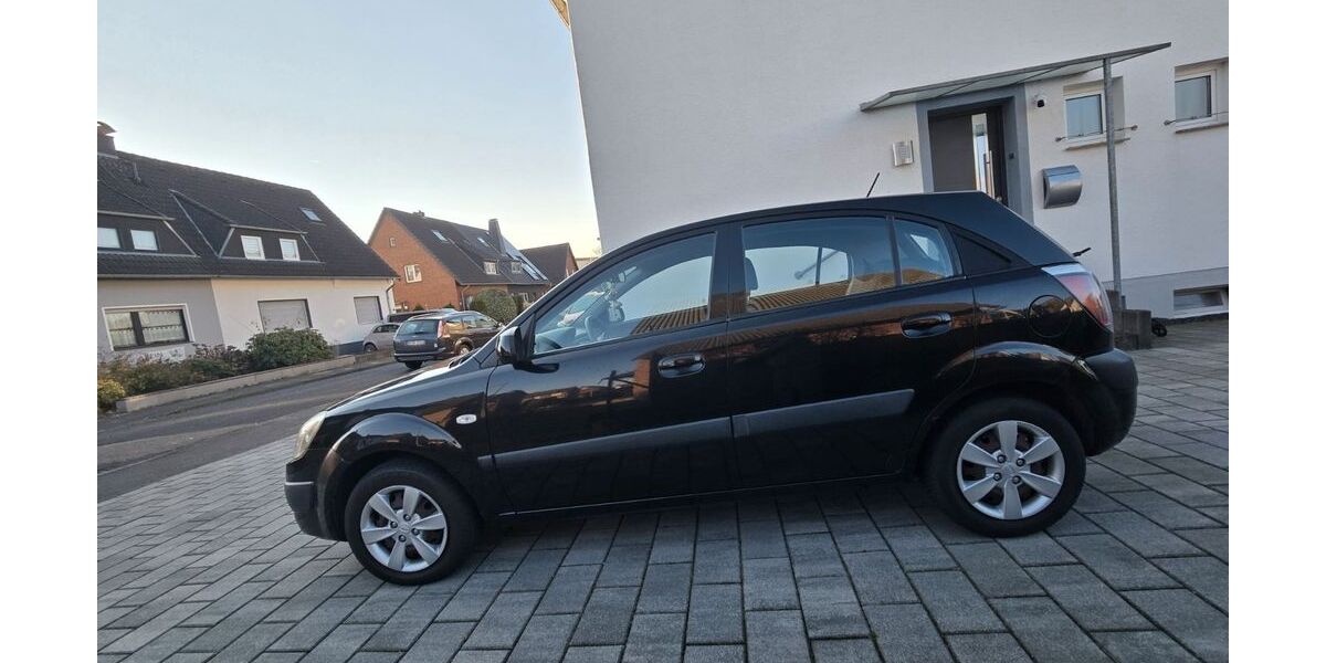 Kia Rio 215.500 km 2.550 &euro; Niederzier 52382