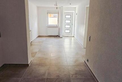 Schöne 2 Zimmer Souterrain Wohnung zu Vermieten 2 zimmer