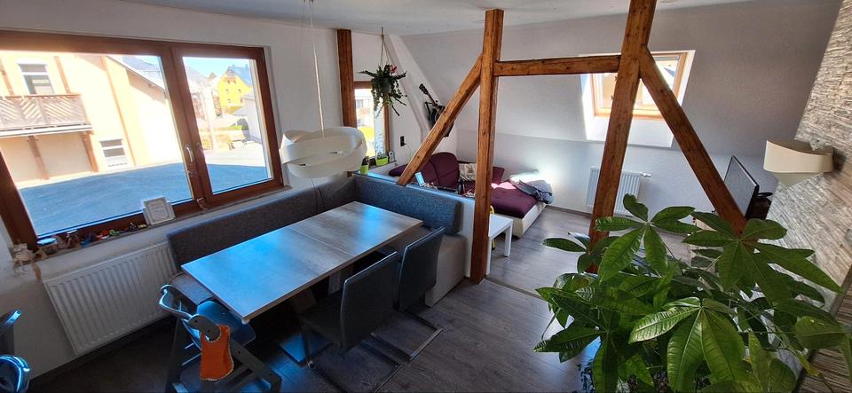Dachgeschoßwohnung Oelsnitz (Erzgebirge) - 4 Zimmer, 72 m&sup2;, 550&euro; | Angebot:26227355