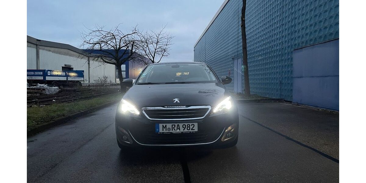Peugeot 308 123.000 km 7.900 € München 80935