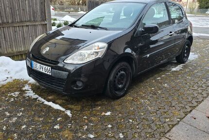Renault Clio 104.000 km 2.300 &euro; Kirchseeon 85614