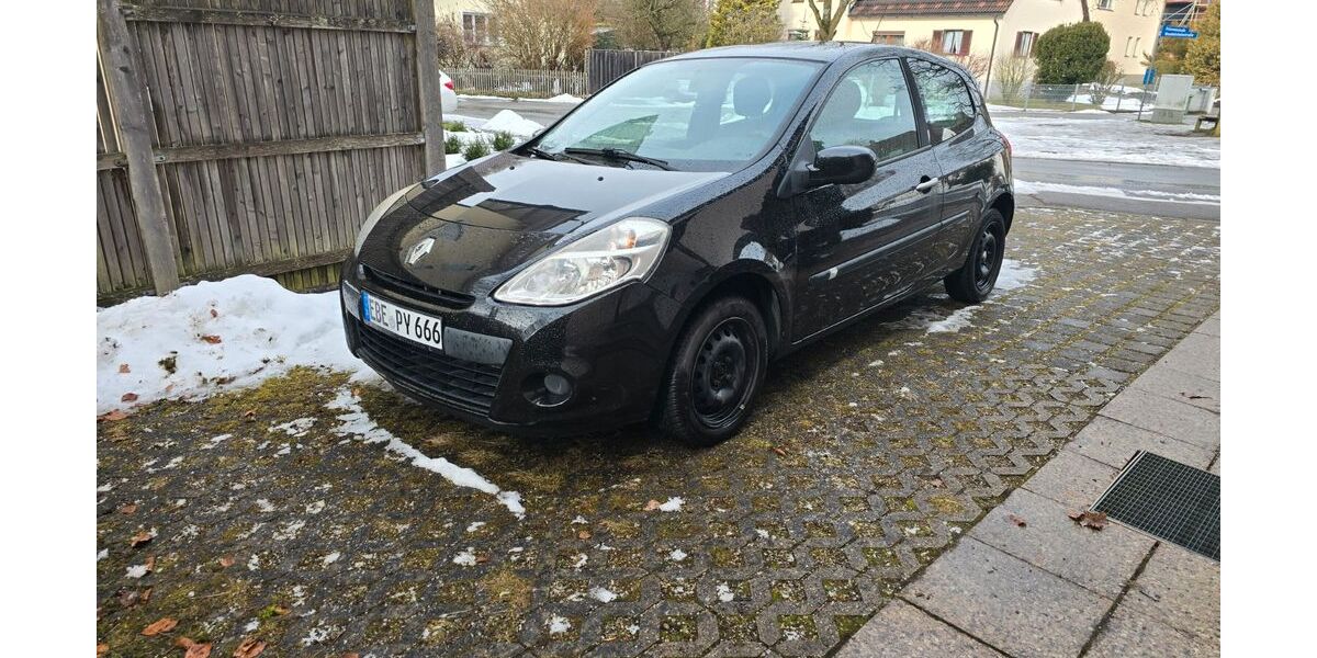Renault Clio 104.000 km 2.300 &euro; Kirchseeon 85614