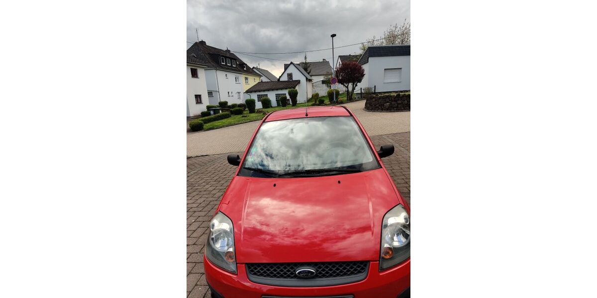 Ford Fiesta 143.000 km 2.100 &euro; Ruppach-Goldhausen 56412