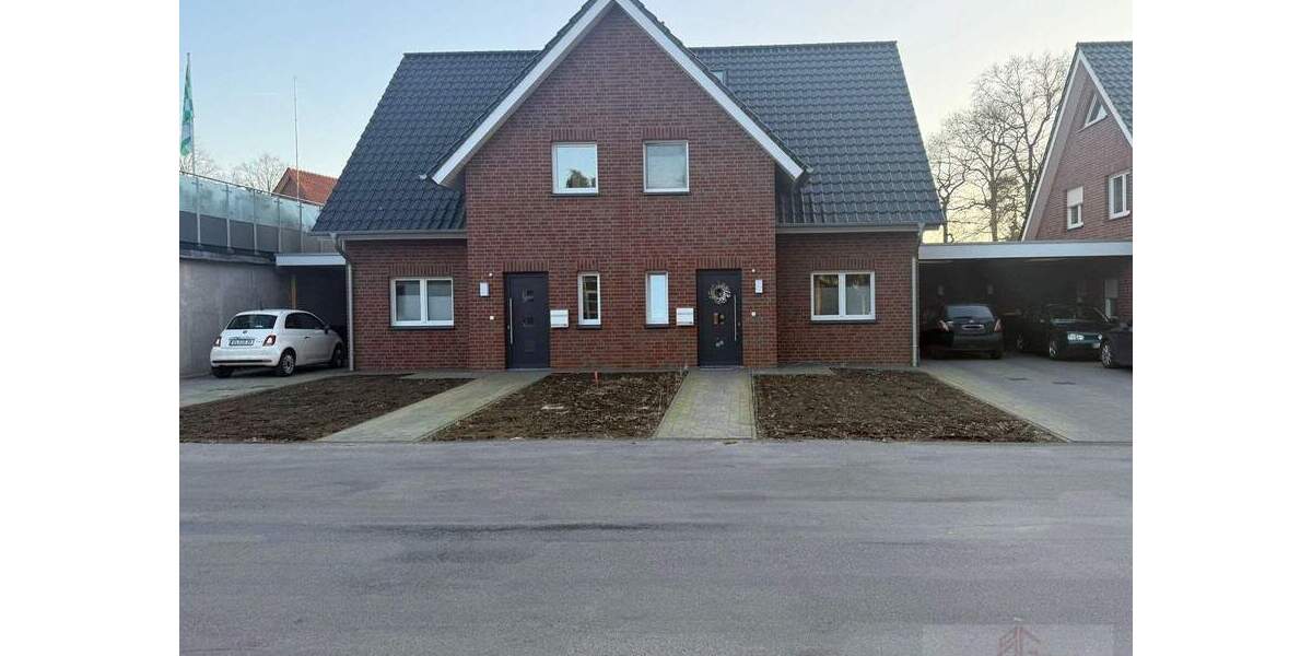 IMMOBILIEN GUMNIOR präsentiert: neuwertige Doppelhaushälfte in Emsbüren mit Garten und Carport 4 zimmer