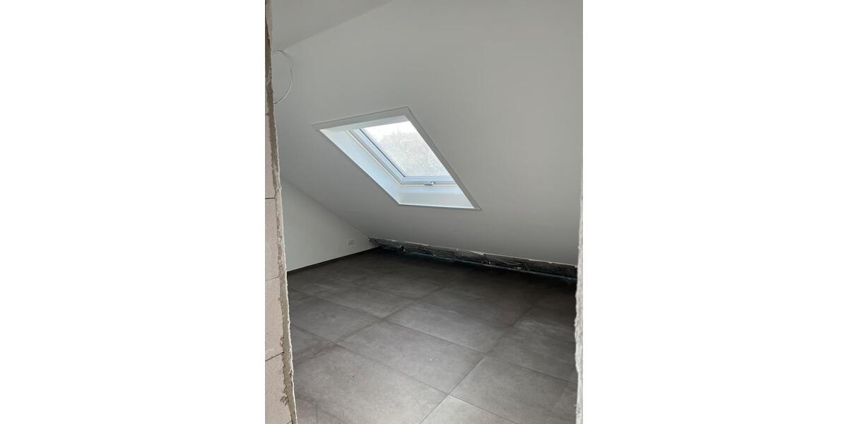 Dachgeschoßwohnung Asperg - 3 Zimmer, 73 m&sup2;, 1.350&euro; | Angebot:25390627