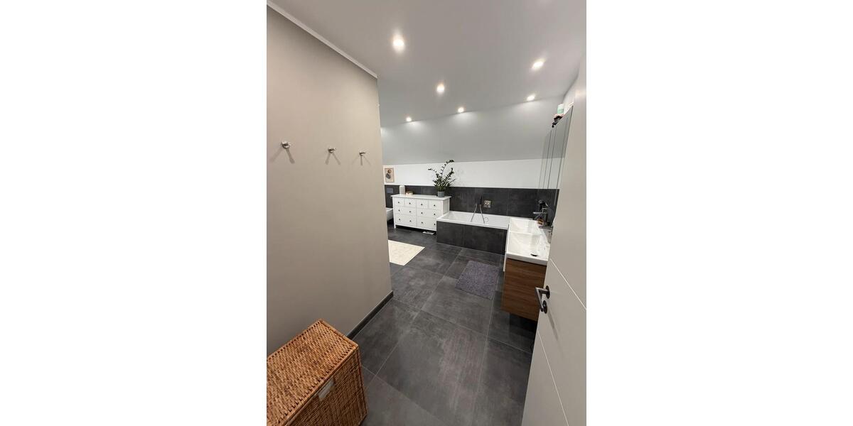 Einfamilienhaus Bad Arolsen - 5.5 Zimmer, 198 m&sup2;, 589.000&euro; | Angebot:24729642