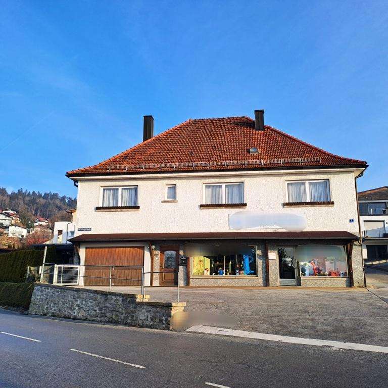 Haus zum Kaufen in Hauzenberg 285.000 € 195 m²