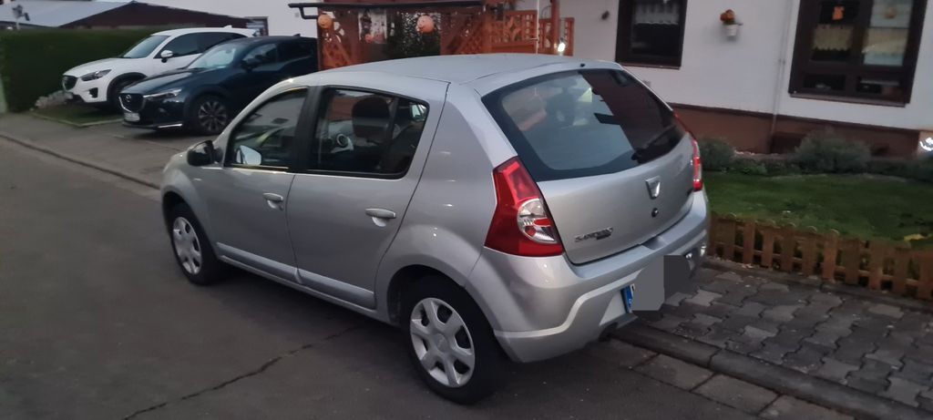 Dacia Sandero 117.000 km 2.700 € Föckelberg 66887