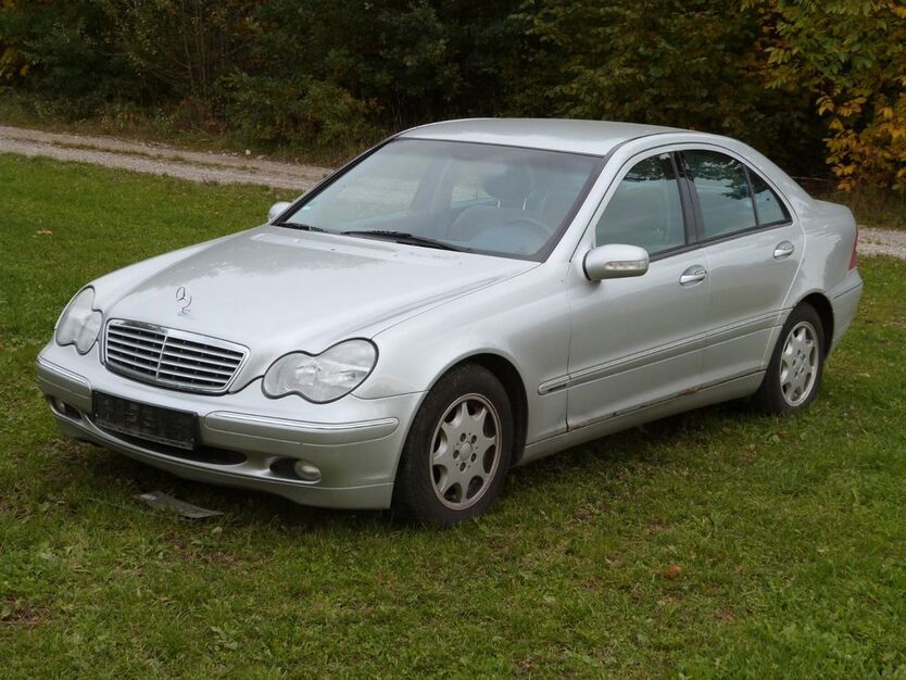 Mercedes-Benz C 180 271.474 km 2.500 € Fischach 86850