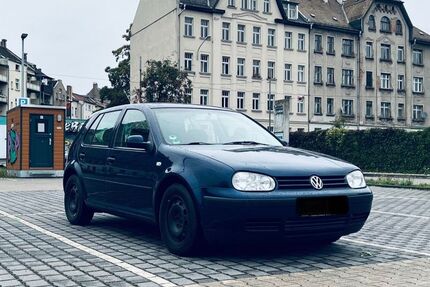 VW Golf 210.000 km 1.400 € Döbernitz 04509