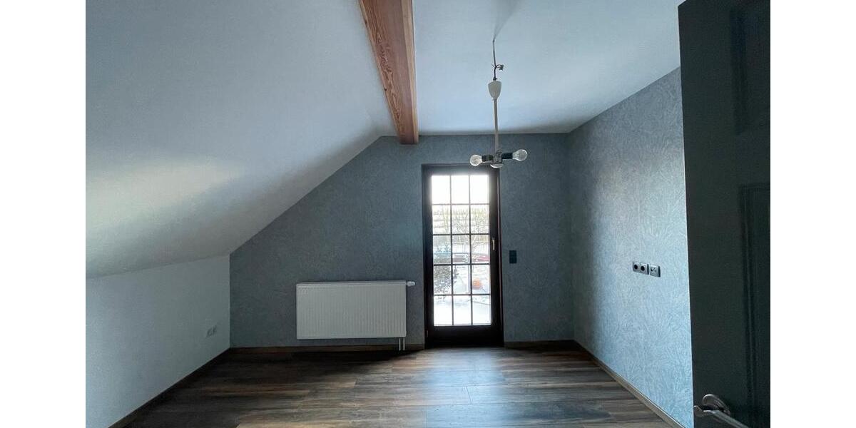 Dachgeschoßwohnung Drei Gleichen - 3.5 Zimmer, 82 m&sup2;, 779&euro; | Angebot:24554817