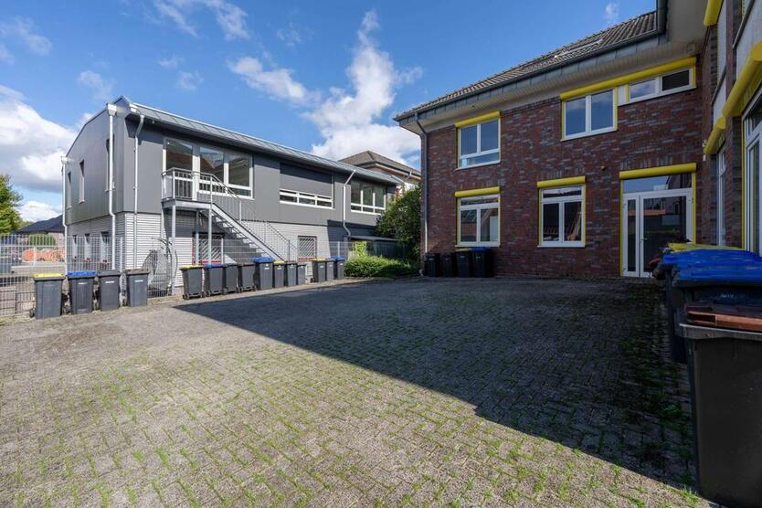 Moderne ca. 89 m² große Bürofläche in verkehrsgünstiger Lage von Südkirchen zimmer