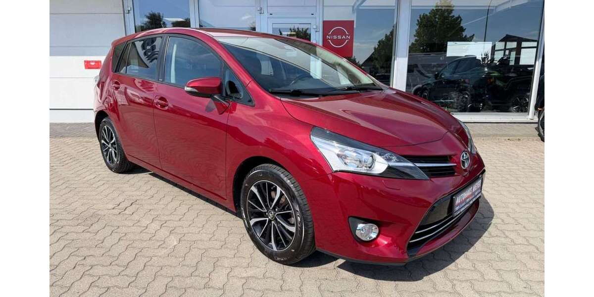 Toyota Verso 91.000 km 14.890 &euro; Waren 17192