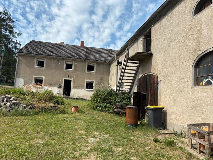 Wohnhaus mit angrenzenden Scheune