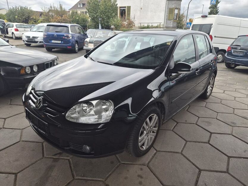VW Golf 218.000 km 3.299 € Elz 65604