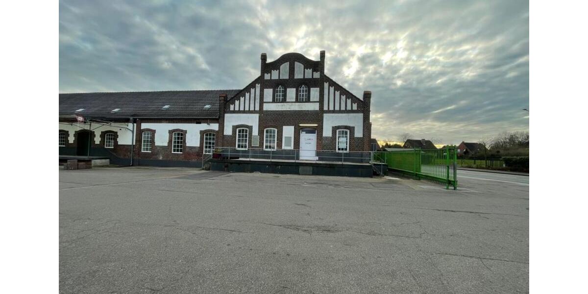 Büro mit kleinen Lagerräumen zimmer