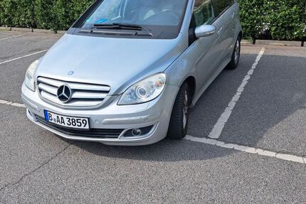 Mercedes B 200