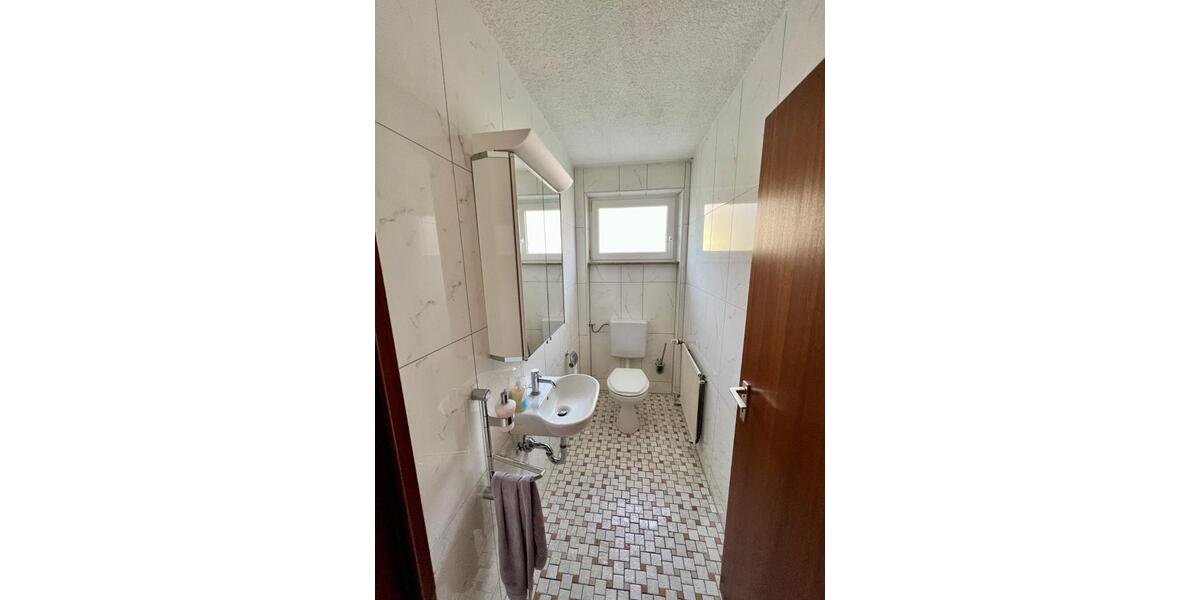 Reihenhaus Niederwerrn - 7 Zimmer, 156 m&sup2;, 398.000&euro; | Angebot:25299512