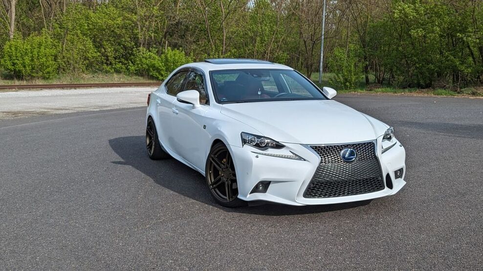 Lexus IS 300 89.700 km 22.999 € Neuzelle 15898