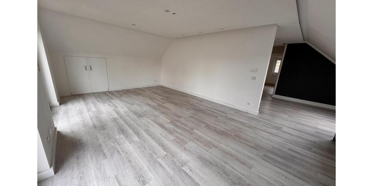 Dachgeschoßwohnung Buxtehude - 2.5 Zimmer, 76 m&sup2;, 950&euro; | Angebot:26446962
