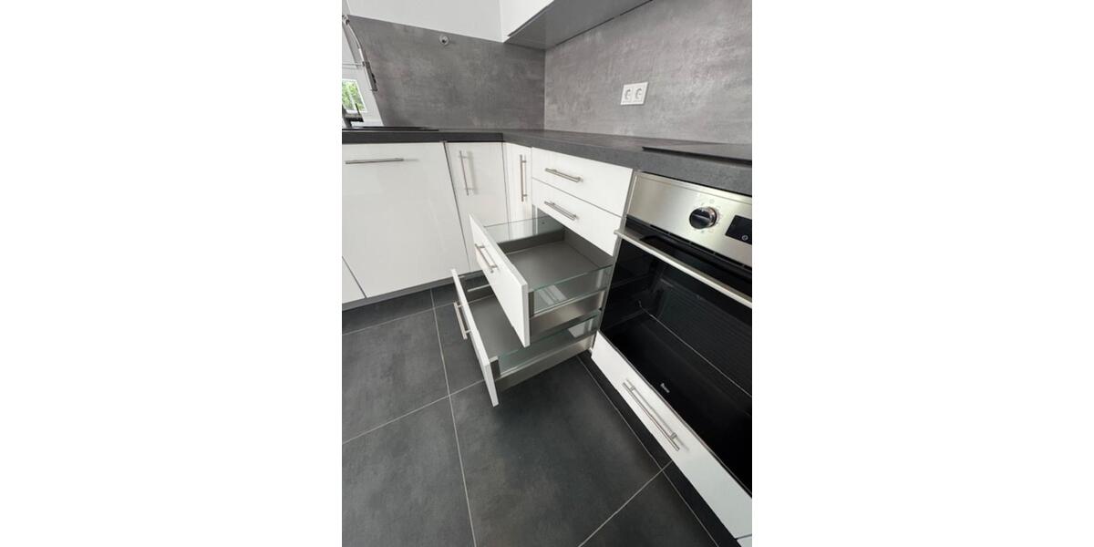 Neuwertige 3-Zi-Whg, EBK, 2Bäder, Tiefgarage, Keller, PV 3 zimmer