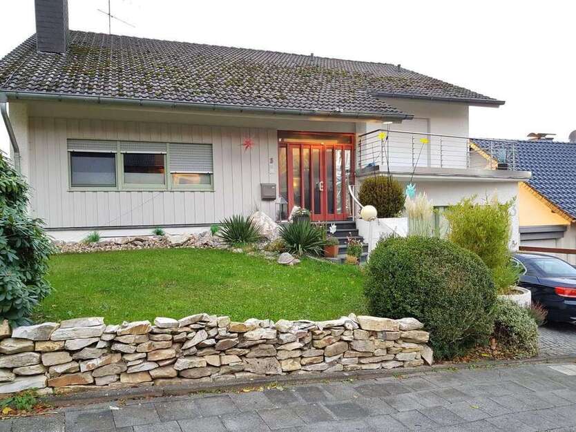 Haus zum Kaufen in Altenbeken 577.000 € 300 m²
