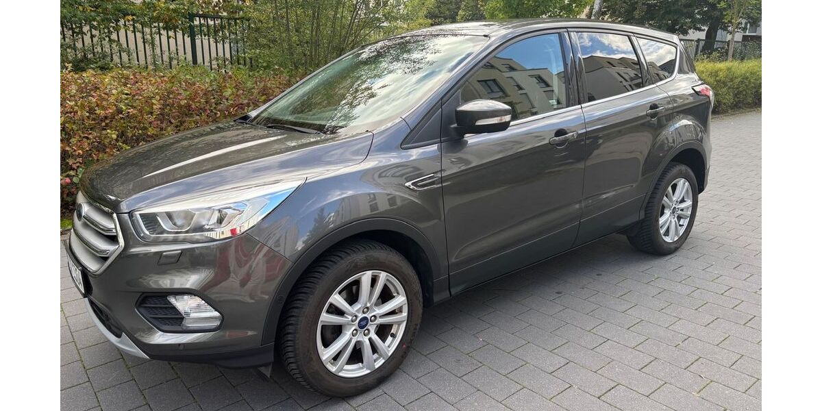 Ford Kuga 136.000 km 10.600 &euro; Bonn 53177