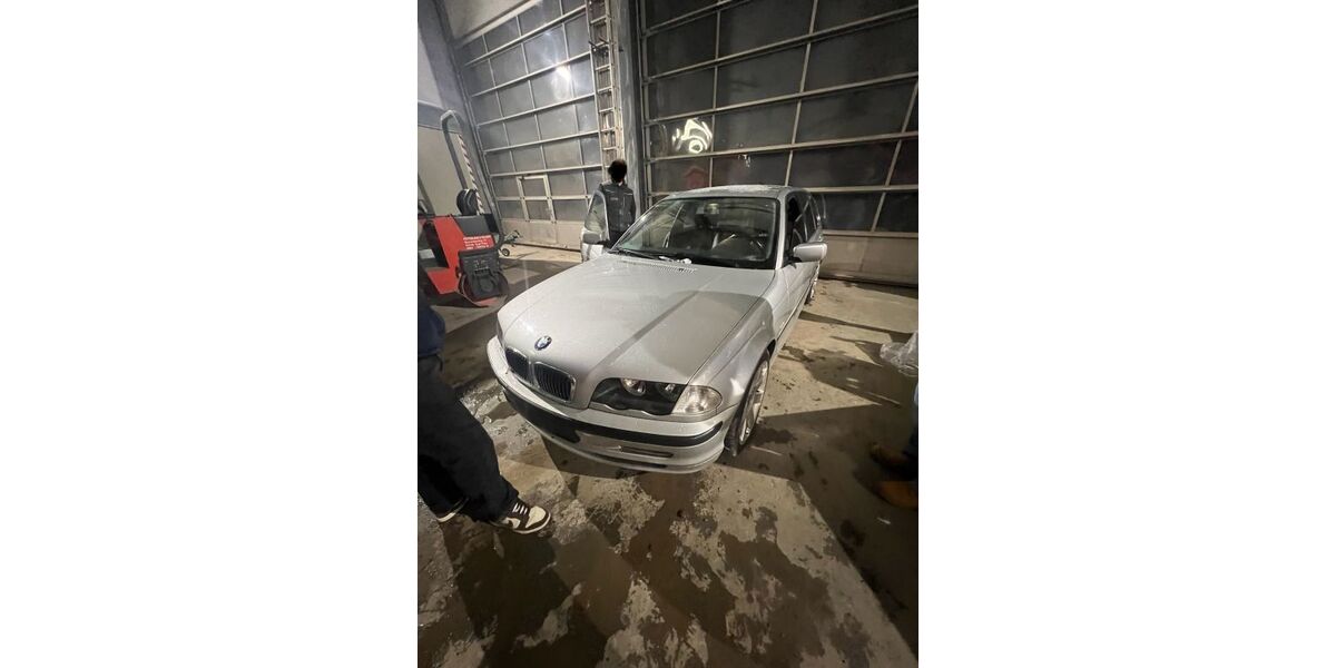 BMW 320 180.000 km 2.900 &euro; Langerringen 86853
