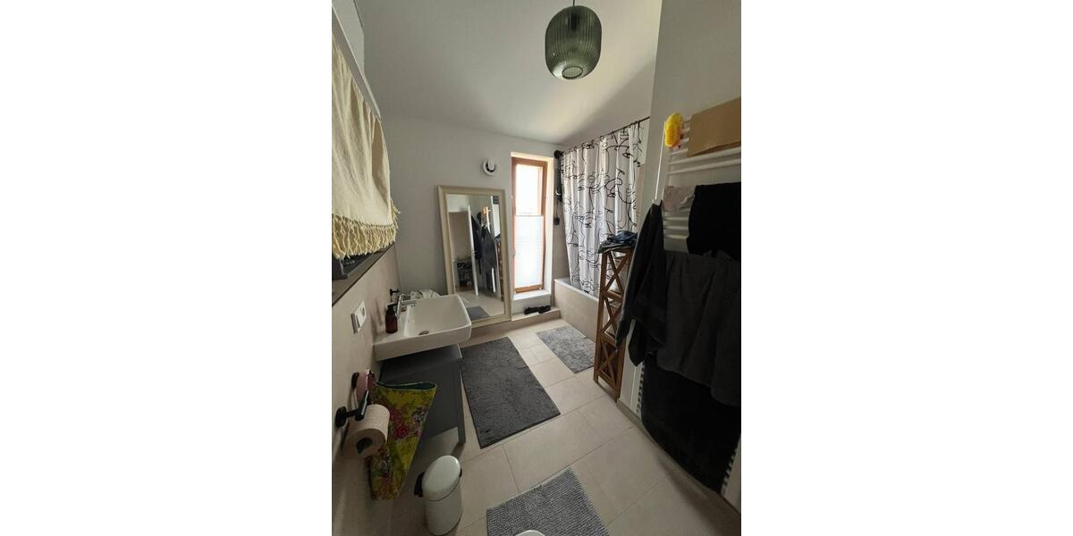 Luftiges WG-Zimmer in riesiger lichtdurchfluteter Wohnung zimmer