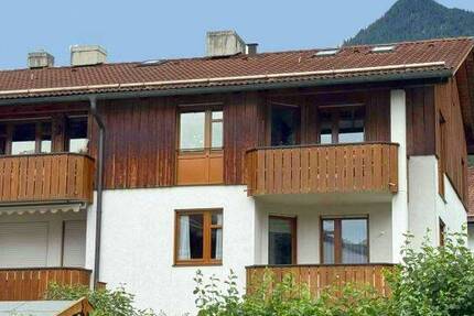 3-Zimmer-Balkon-Wohnung ca. 80 m², 1. Stock, LIFT, voll möbliert, EBK, TG-Platz 3 zimmer