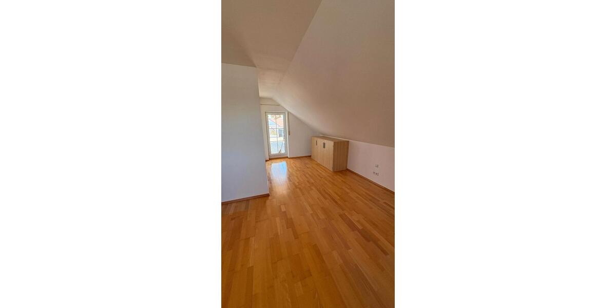 Dachgeschoßwohnung Nördlingen - 3 Zimmer, 90 m&sup2;, 980&euro; | Angebot:26297646