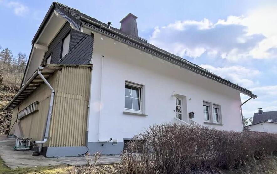 Einfamilienhaus mit Ausbaupotential (BESCHREIBUNG LESEN)