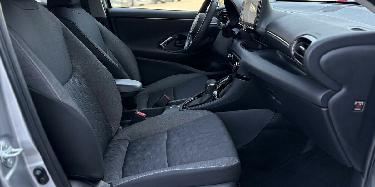 Toyota Yaris Hybrid Team Deutschland KAMER/DAB/1.HAND 10.247 km 21.800 &euro; Villingen-Schwenningen 78054