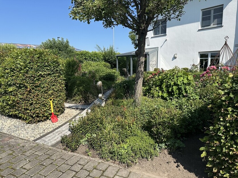 Großzügiges Wohnen und Arbeiten vereint Einfamilienwohnhaus mit Gewerbeeinheit!