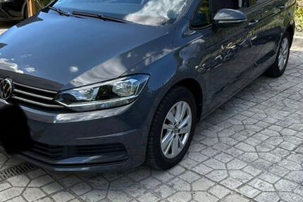 VW Touran 199.994 km 26.500 &euro; Wolfsburg 38448