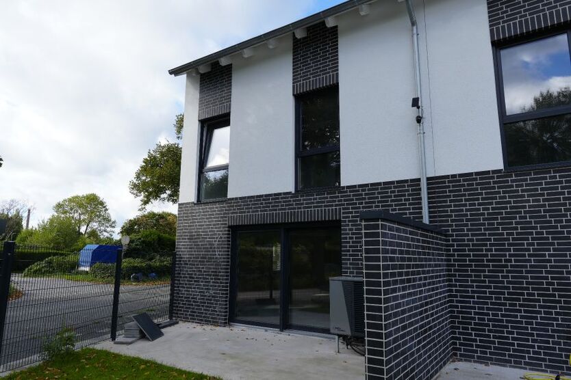 Provisionsfrei* Neubau Einfamilienhaus mit PV 10,4 KW integrierter Garage Energiebedarf 22,4 kWhm2a
