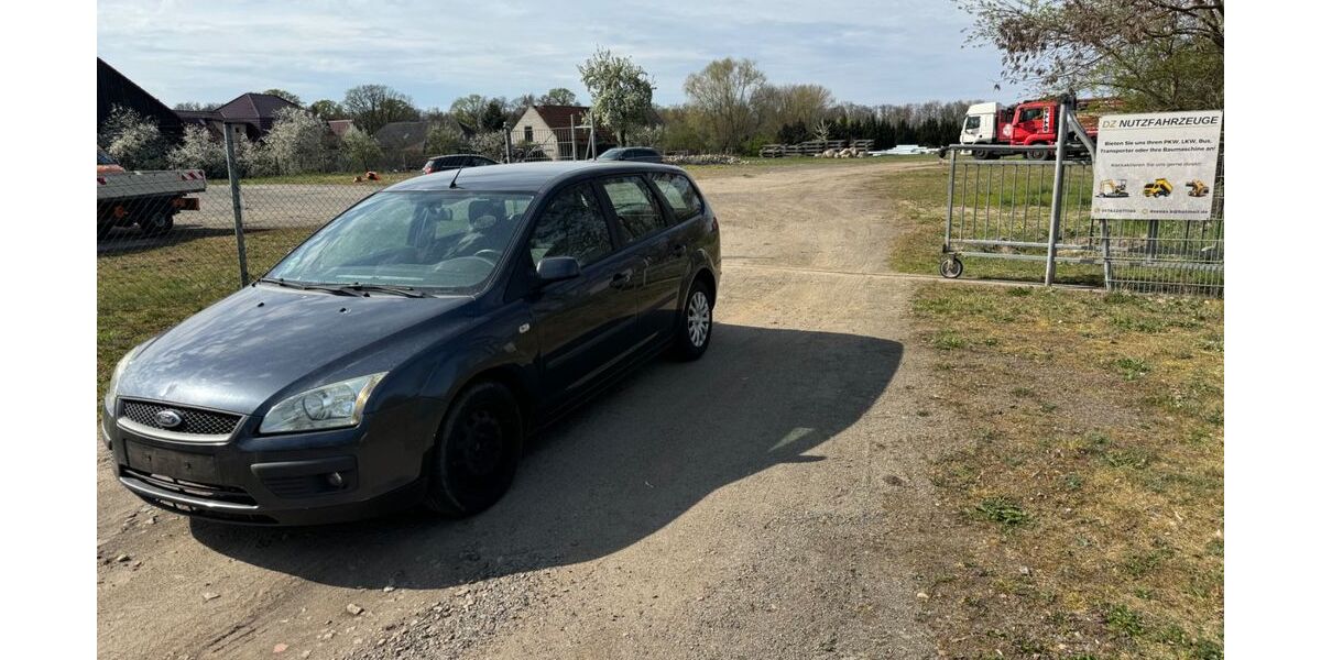 Ford Focus 220.000 km 1.490 &euro; Luckau 15926